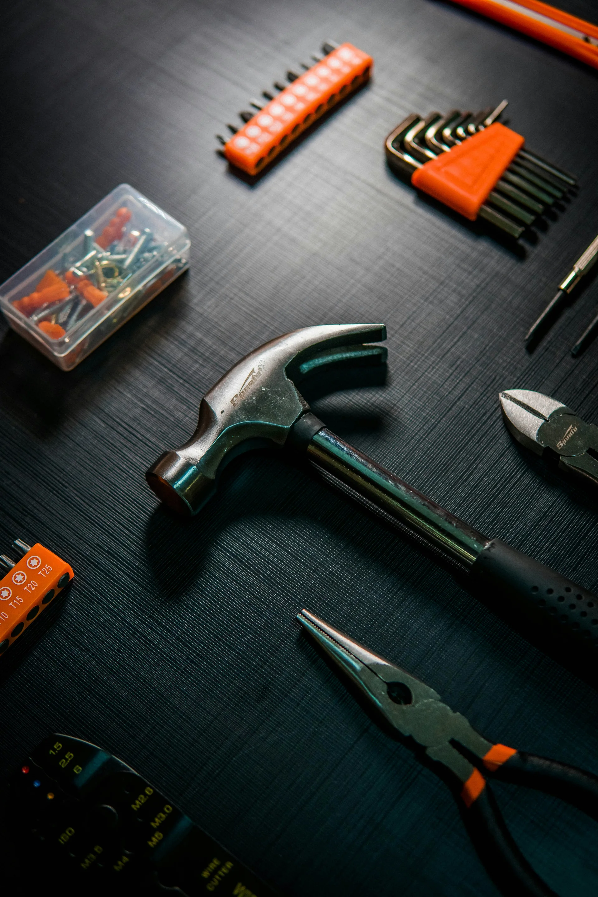 Handwerkzeuge für Kleinreparaturen und Hausmeisterservice